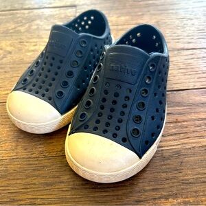 Native Boys 5 blue Slip on sneakers